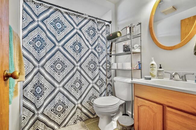 Bathroom - 2531 Maple Grove Ave