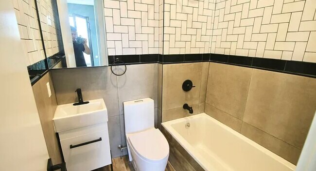 Building Photo - 62 De Sales Pl