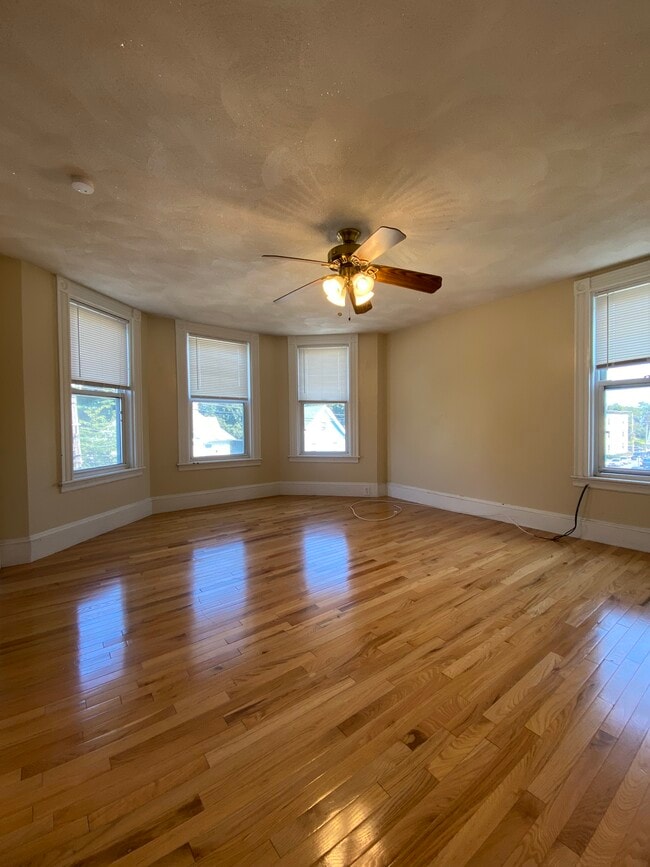 Building Photo - 51 Aldie St