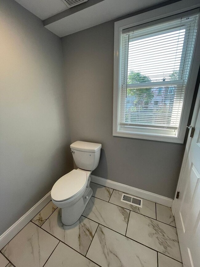 Building Photo - New 1 beds/1.5 bath + DEN in Baltimore City