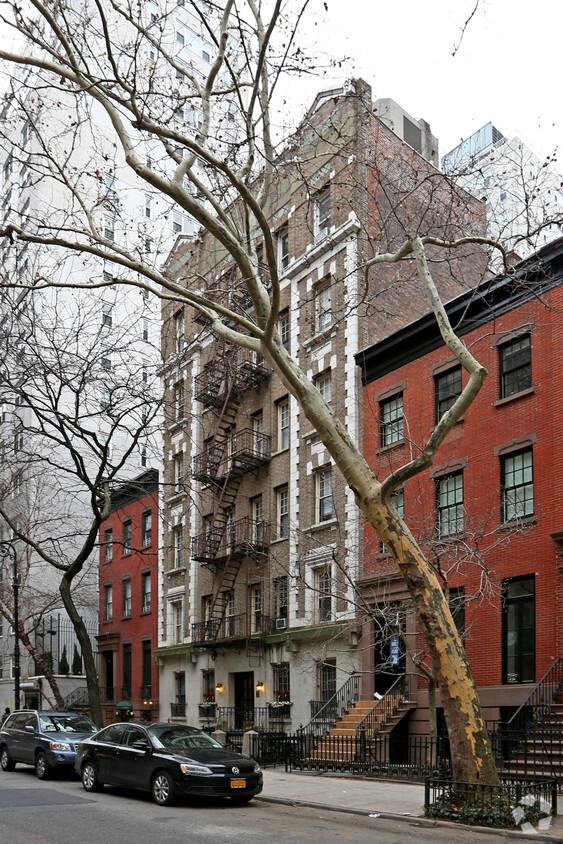 Primary Photo - 106 W 13th St