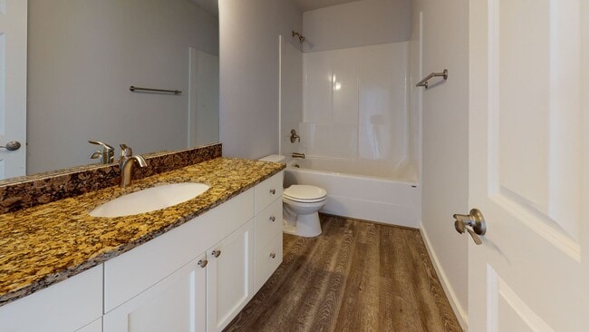 Foto del edificio - Large & Luxurious 3 Bedroom Available Near...