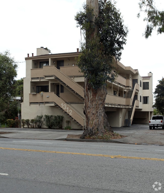 Primary Photo - 1312 El Camino Real
