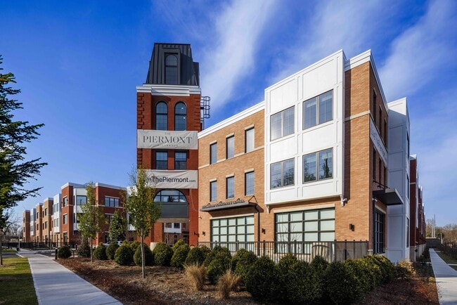 Building Photo - The Piermont