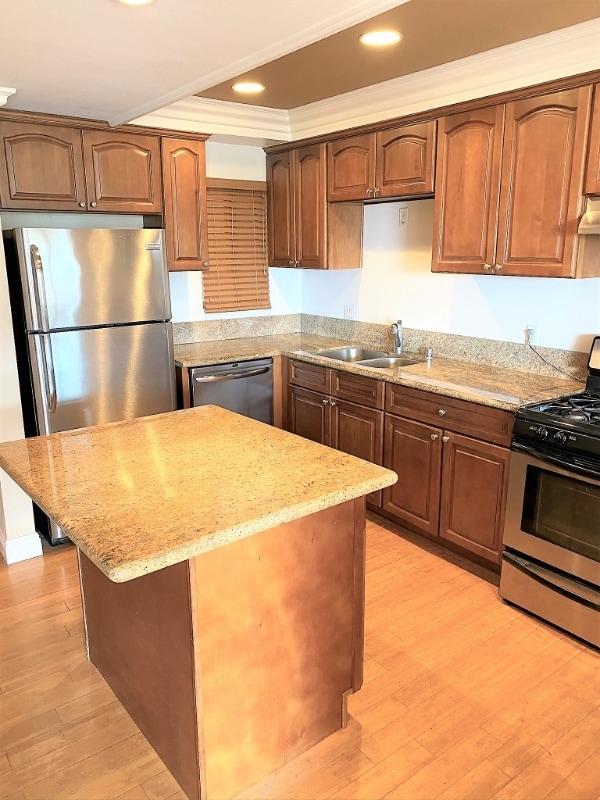 Foto del edificio - 100 Cliff Dr