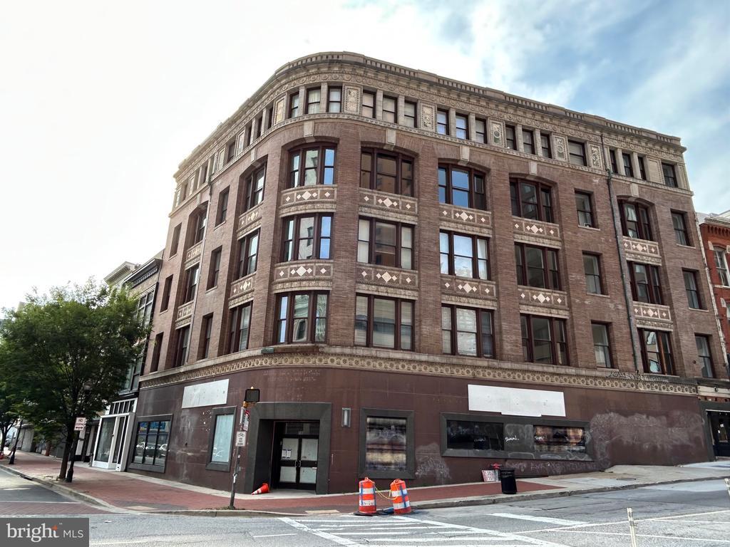 Primary Photo - 100 W Lexington St