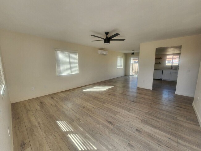Foto del edificio - 74052 Pinon Dr