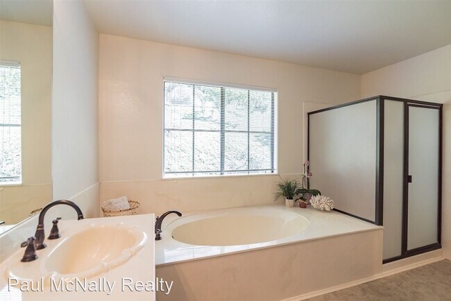 Building Photo - 4 br, 2.5 bath House - 3674 Valley Road