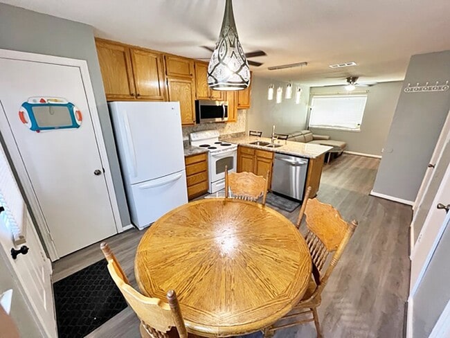 Foto del edificio - Great 2 Bdrm 1-1/2 Bath Condo at UNT in Denton, TX
