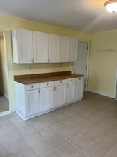 Building Photo - 2 Chace St