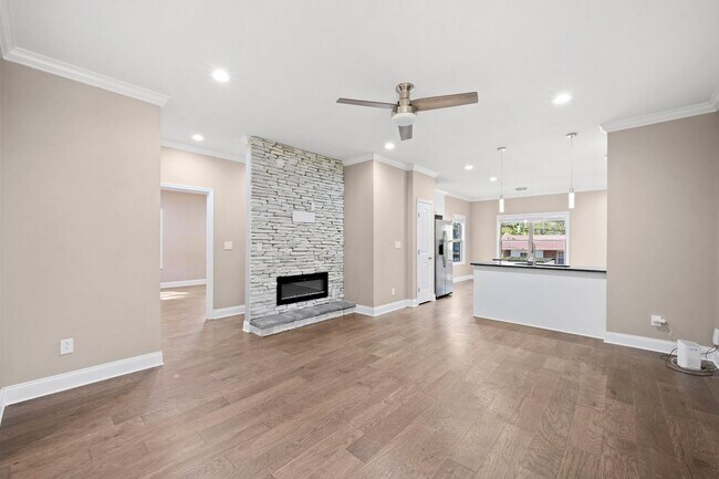 Foto del edificio - Move-In Special Available! Beautiful 4BR Home with Finished Basement