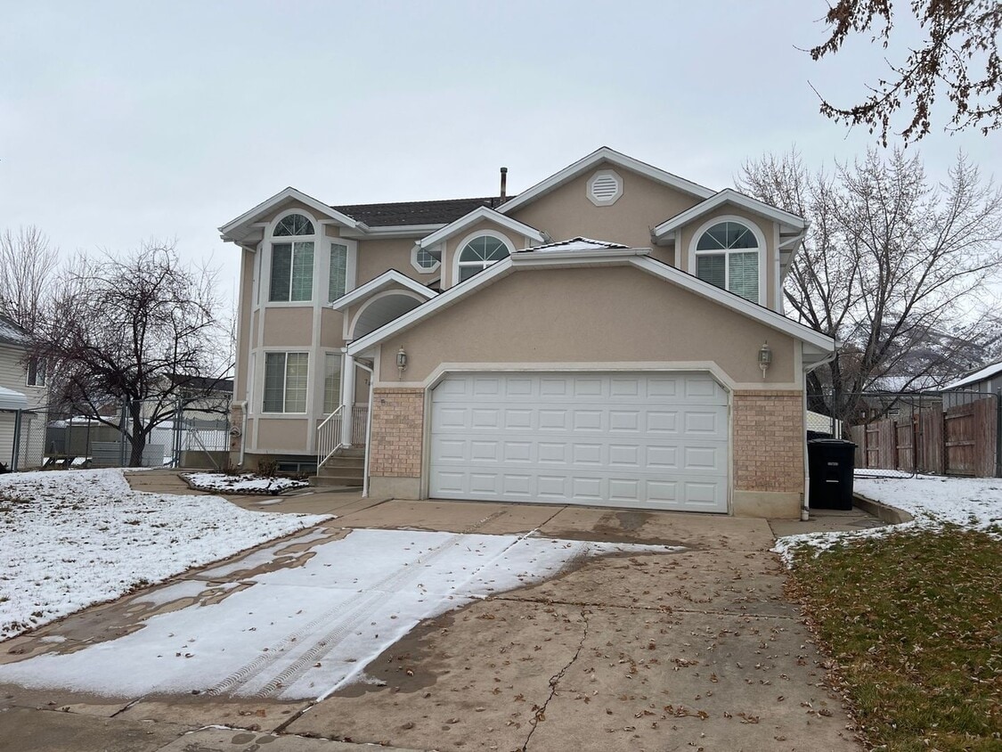 Primary Photo - Spacious 5BR House in Kaysville