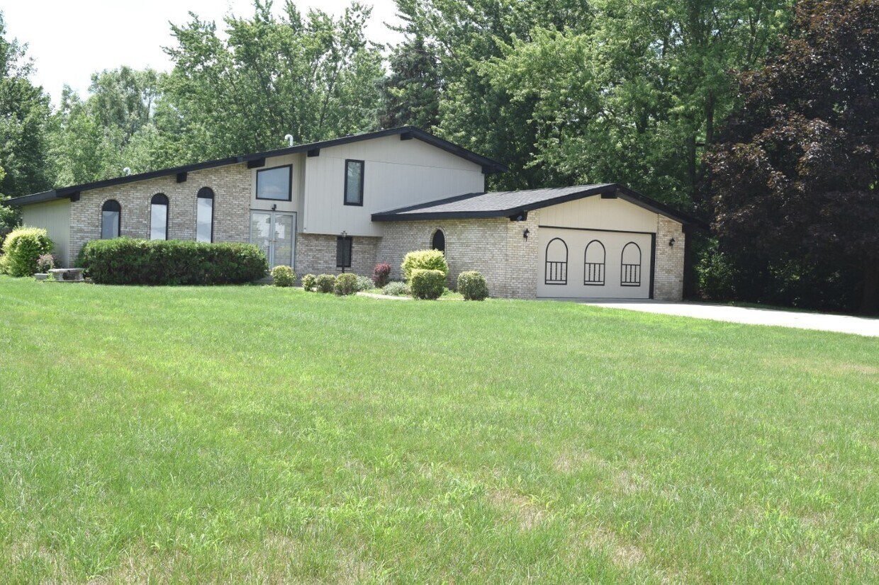 Foto principal - 24805 Murphy Rd