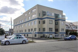 Building Photo - 15 Garfield Ave