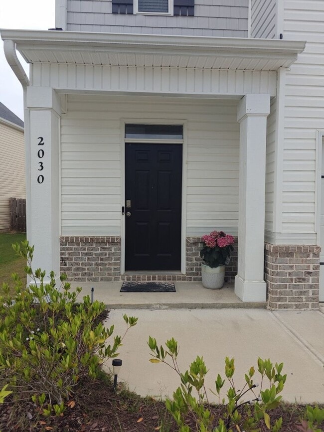 Building Photo - Beautiful 5 bedroom home built in 2022!