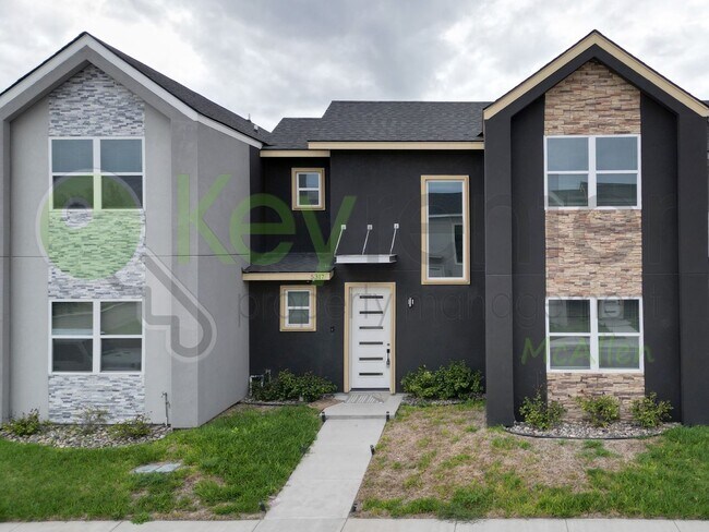 Building Photo - Stunning 3- bed/ 2.5 upgraded luxury townh...