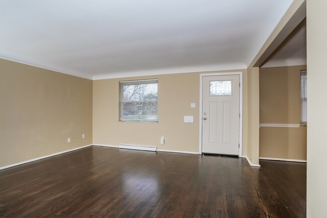 Building Photo - 8288 Bobolink