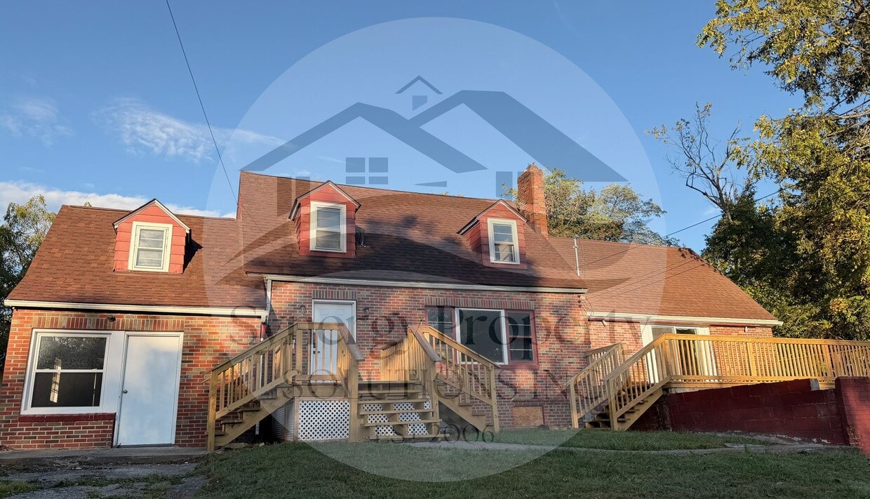 Foto principal - Large Home with In Law Suite