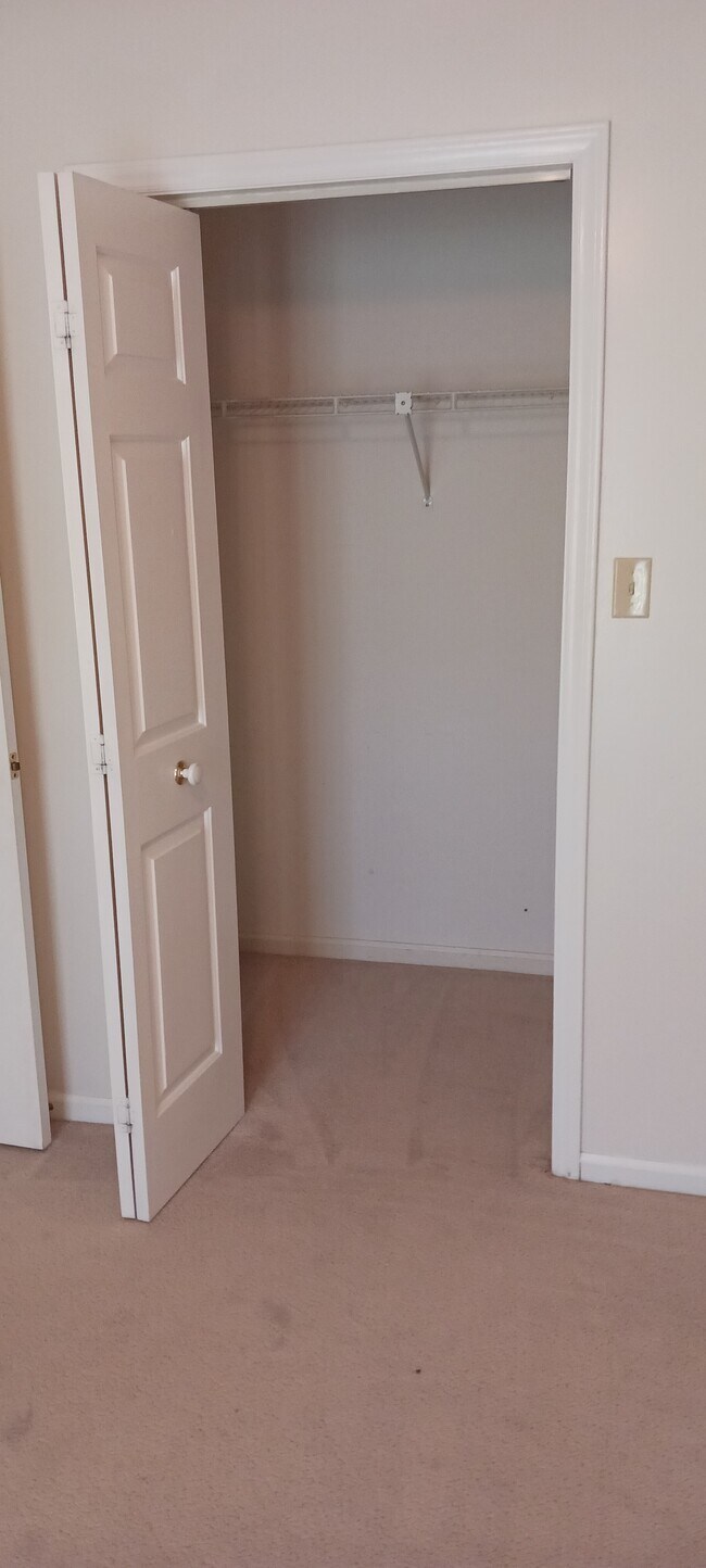 Foto del edificio - 215 Forest Oaks Dr