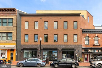 Building Photo - 3215 Mt Pleasant St NW