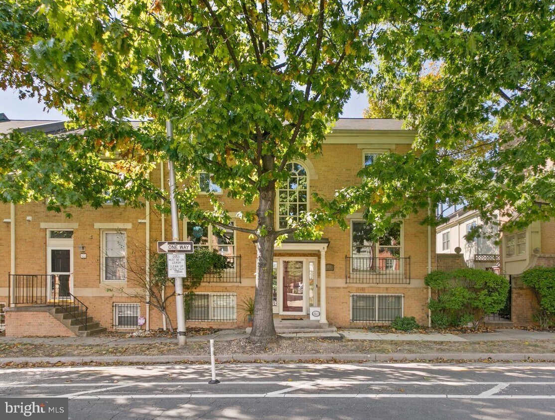 Primary Photo - 1202 S Potomac St