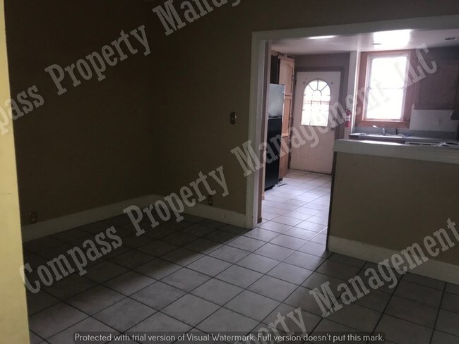 Building Photo - $950 - 4 Bed, 1 Bath Row Home - Reading
