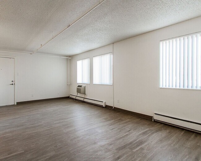 Building Photo - 4990 Osage Dr