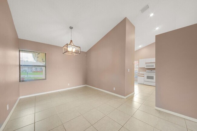 Building Photo - 9511 Sun Pointe Dr