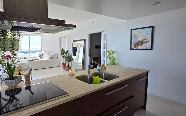 Foto del edificio - 495 Brickell Ave