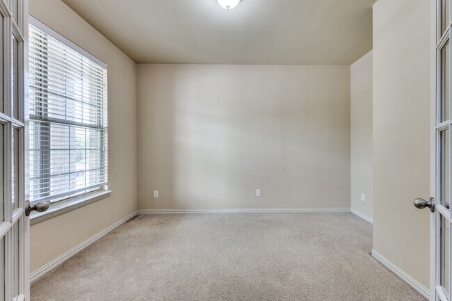 Building Photo - 729 Sundrop Dr