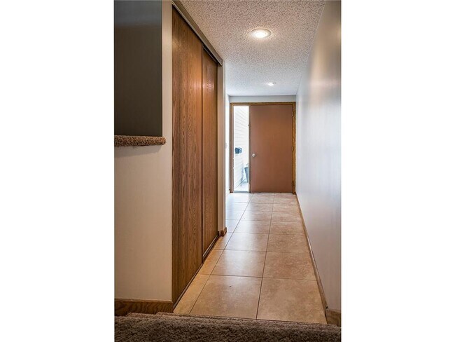 Foto del edificio - 326 W 5th St