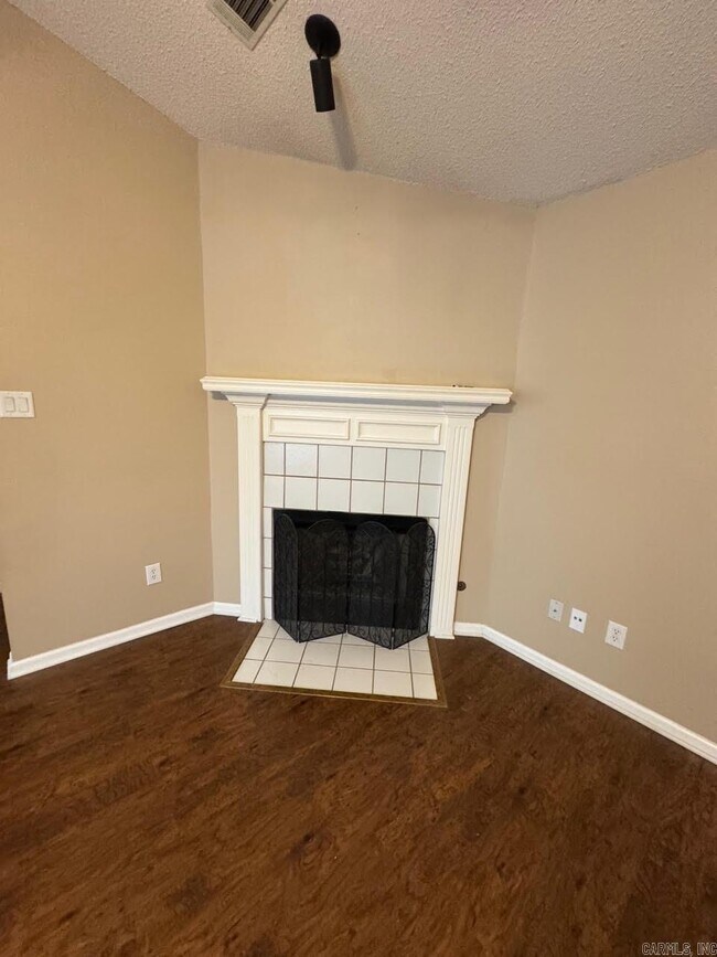 Building Photo - 2619 Valley Forge Dr