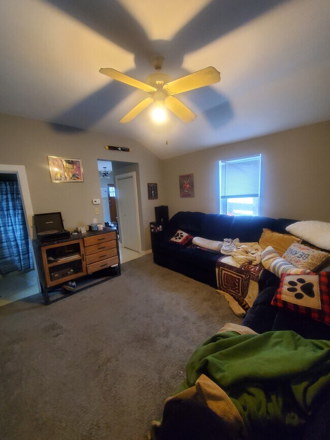 Foto del edificio - Charming 2BED/1BATH Eastside Coach House