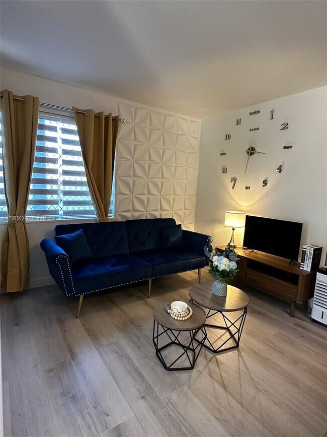 Foto del edificio - 2624 NE 30th Pl