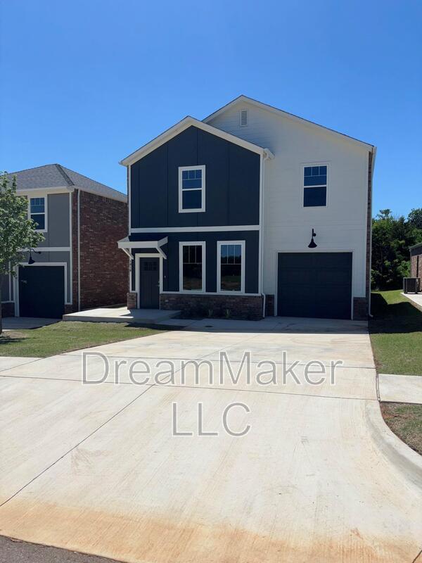 Building Photo - 1016 Varenna Ln