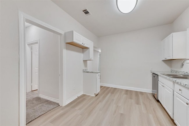 Building Photo - 908 Clairemont Ave