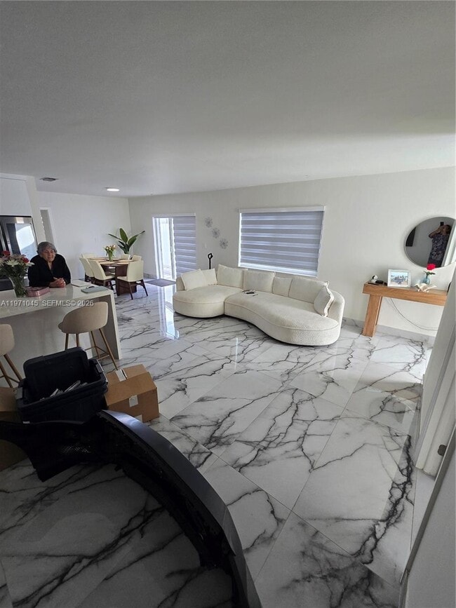 Foto del edificio - 869 W 37th St