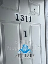 Building Photo - 1311 E Columbus Dr