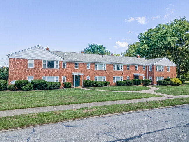 Building Photo - Emerald Village Apartments