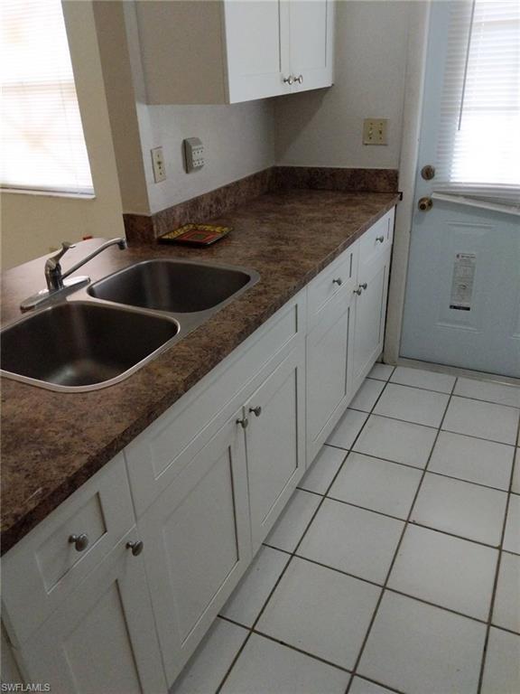 Building Photo - 511 SE 6th Ave