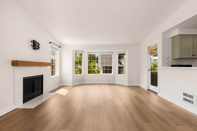 Foto del edificio - Top-Floor 2BR Condo Near Juanita Beach