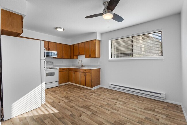 Foto del edificio - Large Luxurious home complete with Washer and Dryer! Large Patio area.