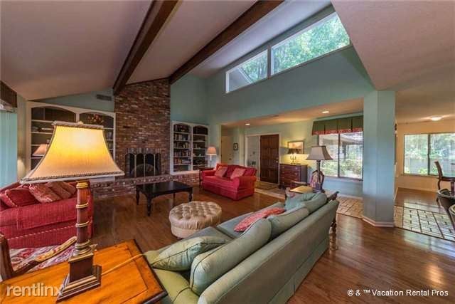 Building Photo - 82 N Sea Pines Dr