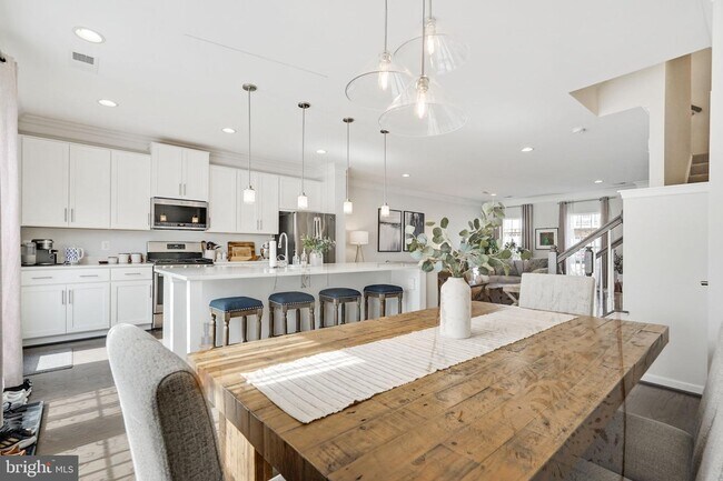 Foto del edificio - 925 Basswood Dr