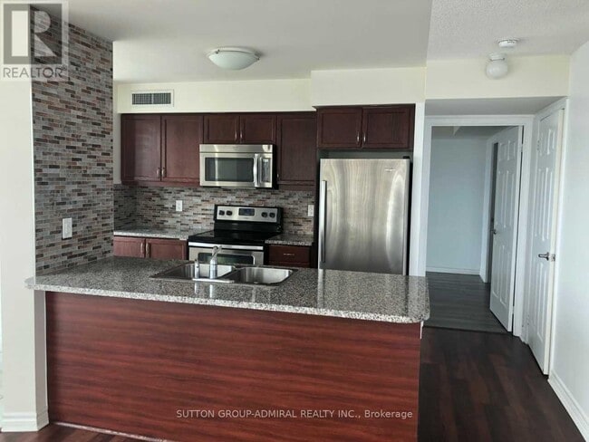 Building Photo - 19 Grand Trunk Crescent