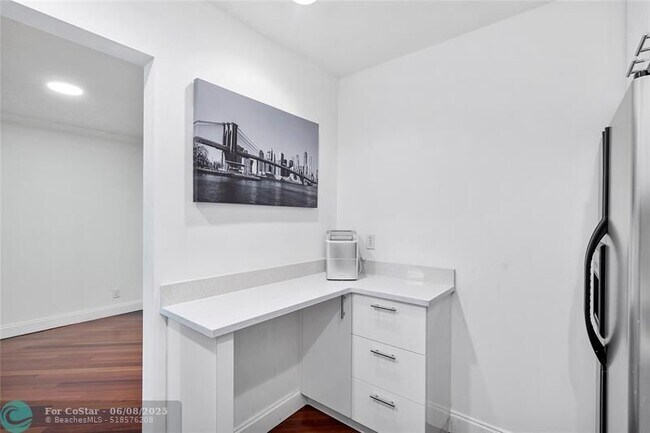 Foto del edificio - 6211 Bay Club Dr