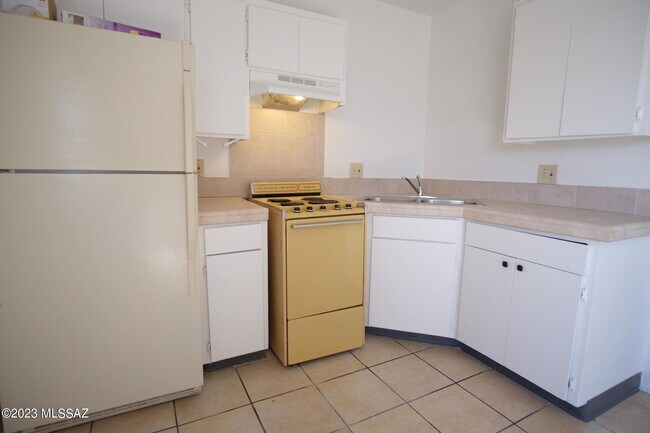 Building Photo - 2466 N Balboa Ave