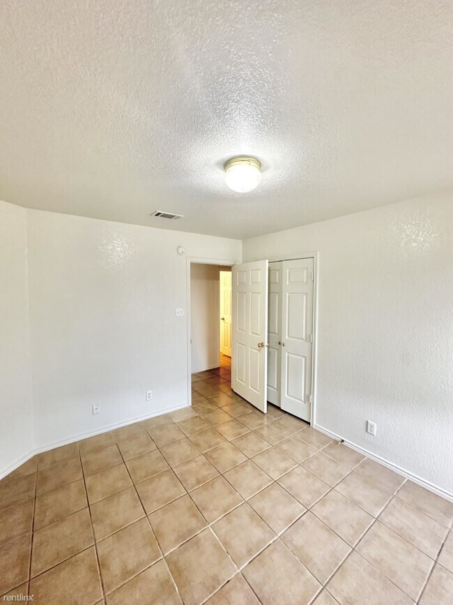 Foto del edificio - 3 br, 2 bath Duplex - 5800 Allstar Ct