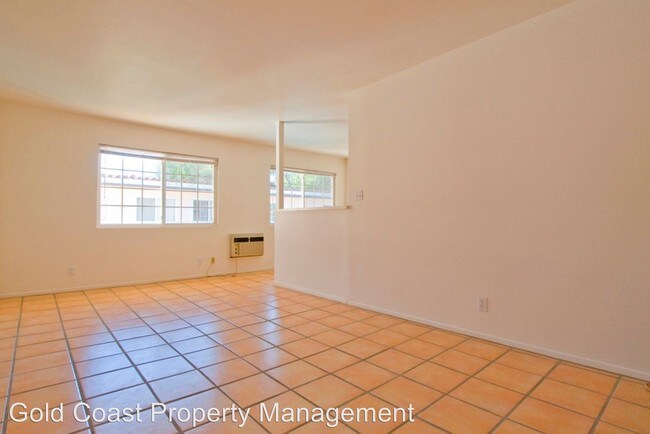 Building Photo - 405-407 E Oak St