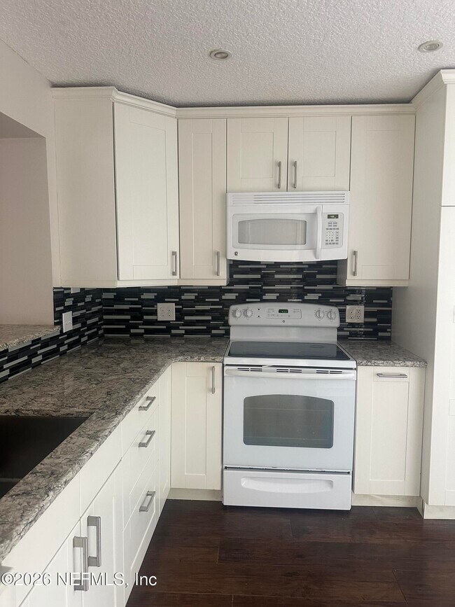 Foto del edificio - 7867 Bahia Vista Ct